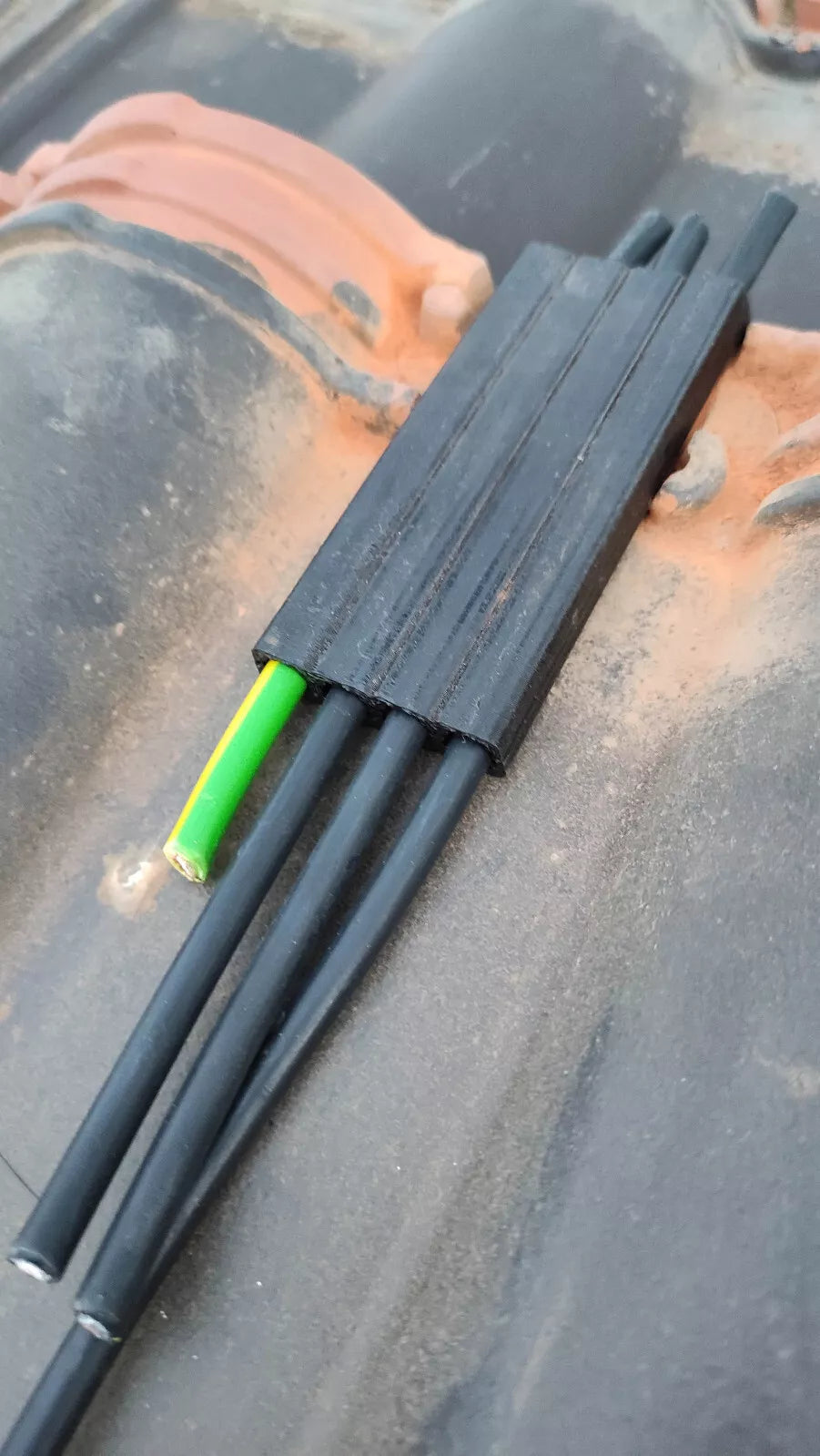 PV Kabeldurchführung Dachdurchführung Kabeldurchgang Ziegeldach geschlitzt