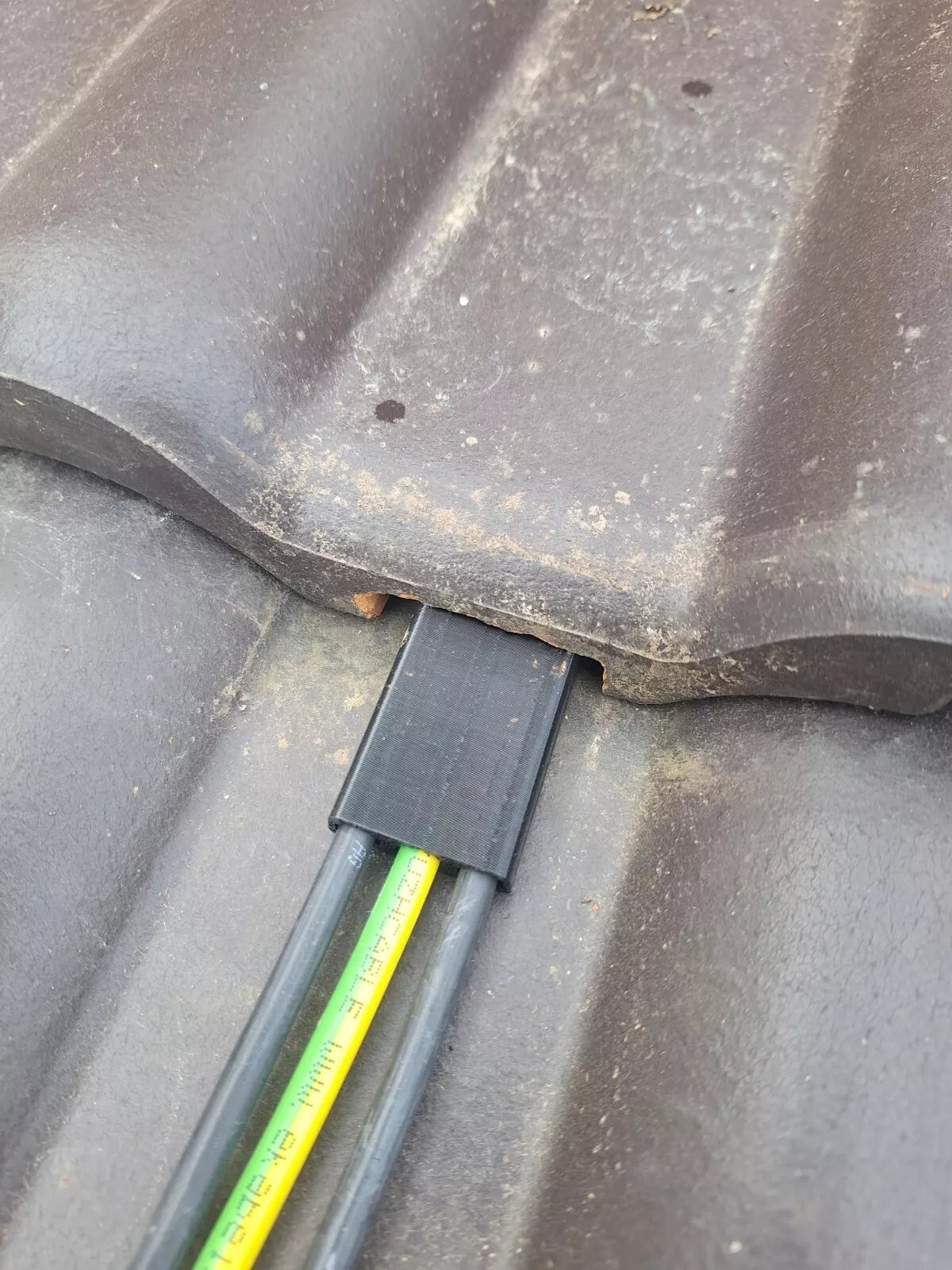 PV Kabeldurchführung Dachdurchführung Kabeldurchgang Ziegeldach geschlitzt