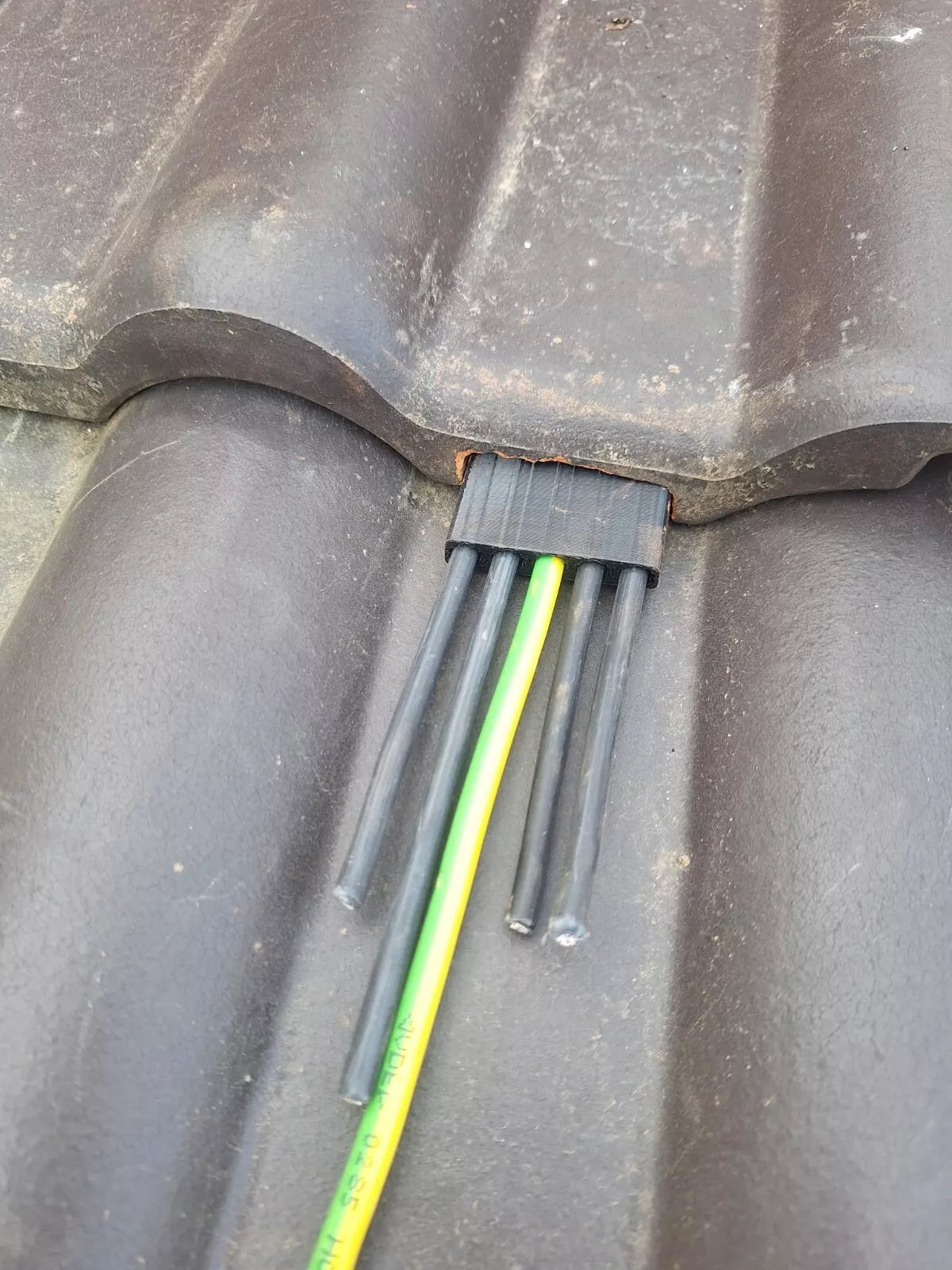 PV Kabeldurchführung Dachdurchführung Kabeldurchgang Ziegeldach geschlitzt